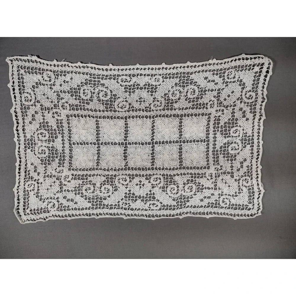 Vtg Handmade Filet Lace Dresser Scarf Off White Floral 9